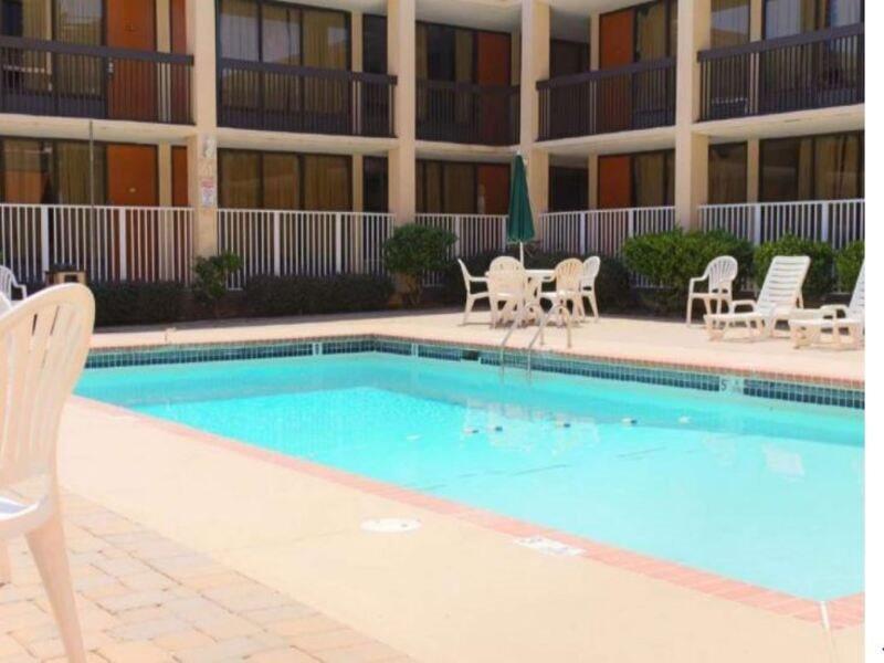 Отель Wyndham Garden Atlanta Airport Колледж Парк Экстерьер фото