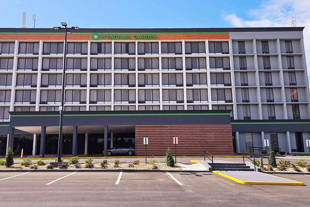 Отель Wyndham Garden Atlanta Airport Колледж Парк Экстерьер фото
