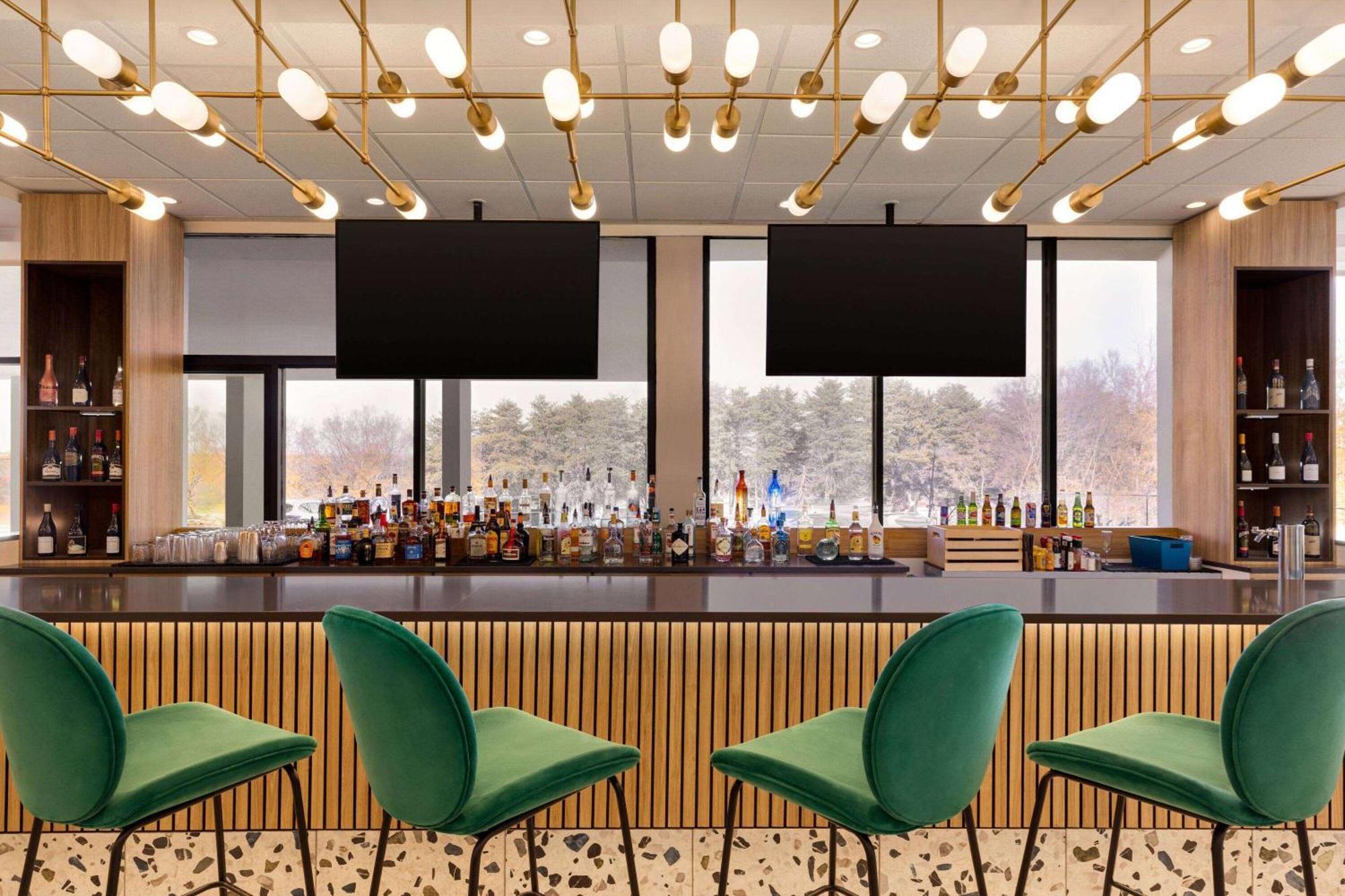 Отель Wyndham Garden Atlanta Airport Колледж Парк Экстерьер фото