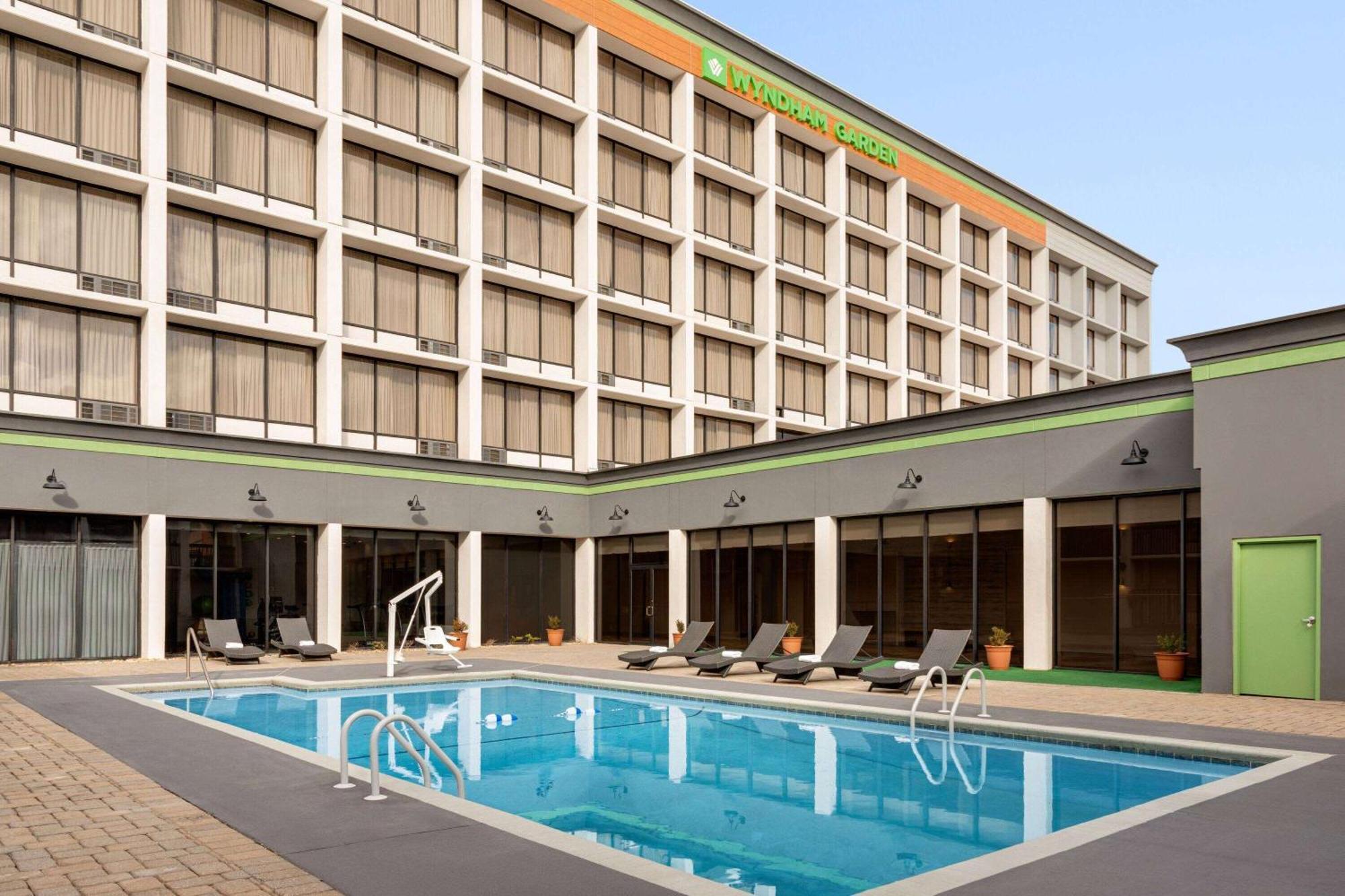 Отель Wyndham Garden Atlanta Airport Колледж Парк Экстерьер фото
