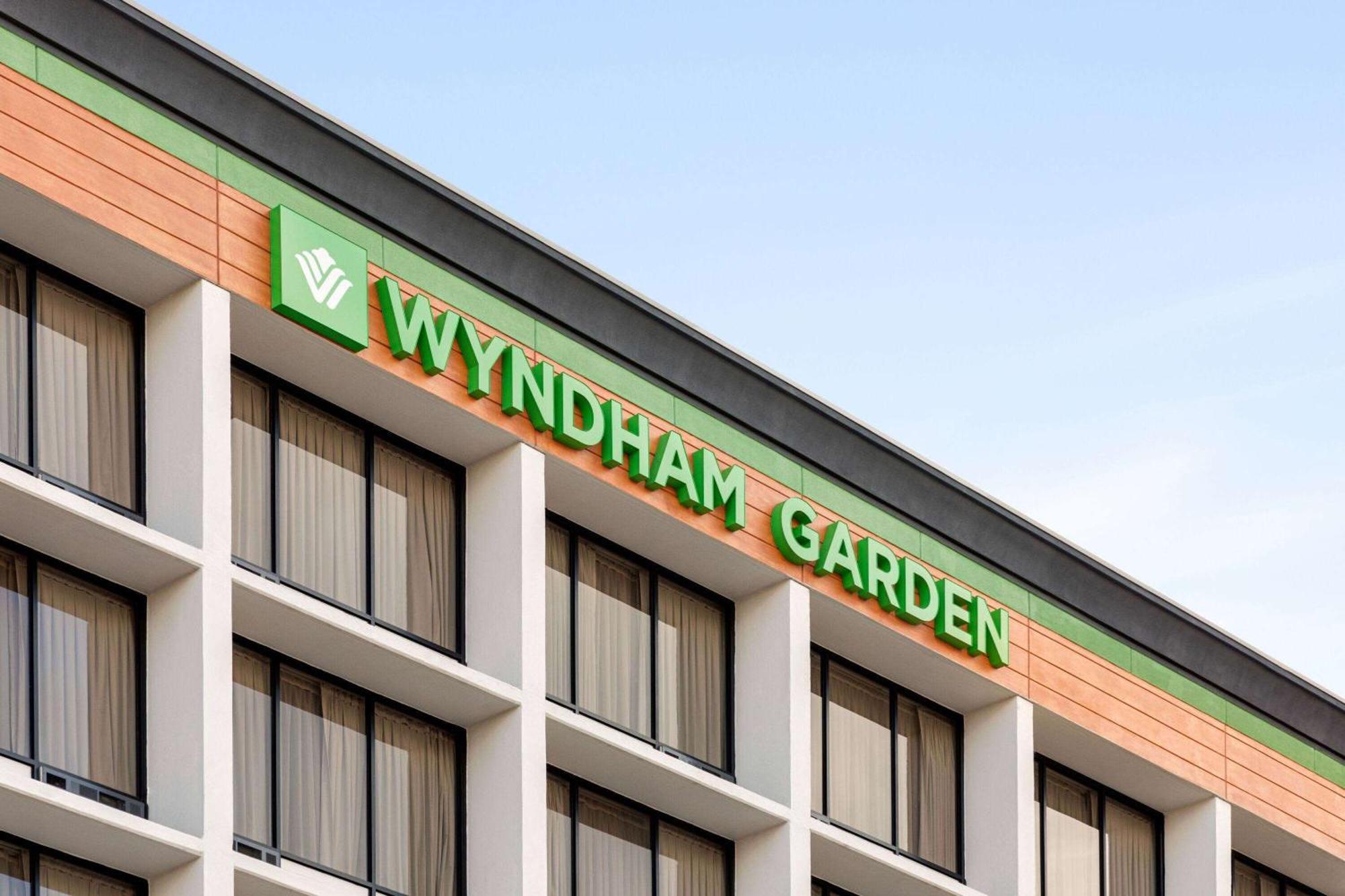 Отель Wyndham Garden Atlanta Airport Колледж Парк Экстерьер фото
