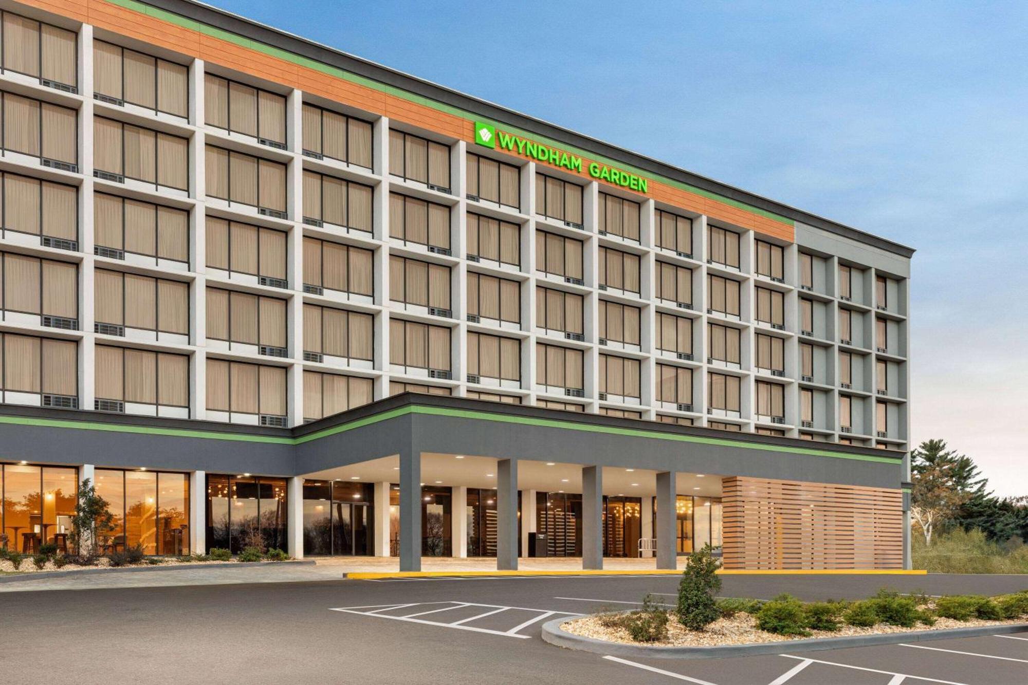 Отель Wyndham Garden Atlanta Airport Колледж Парк Экстерьер фото